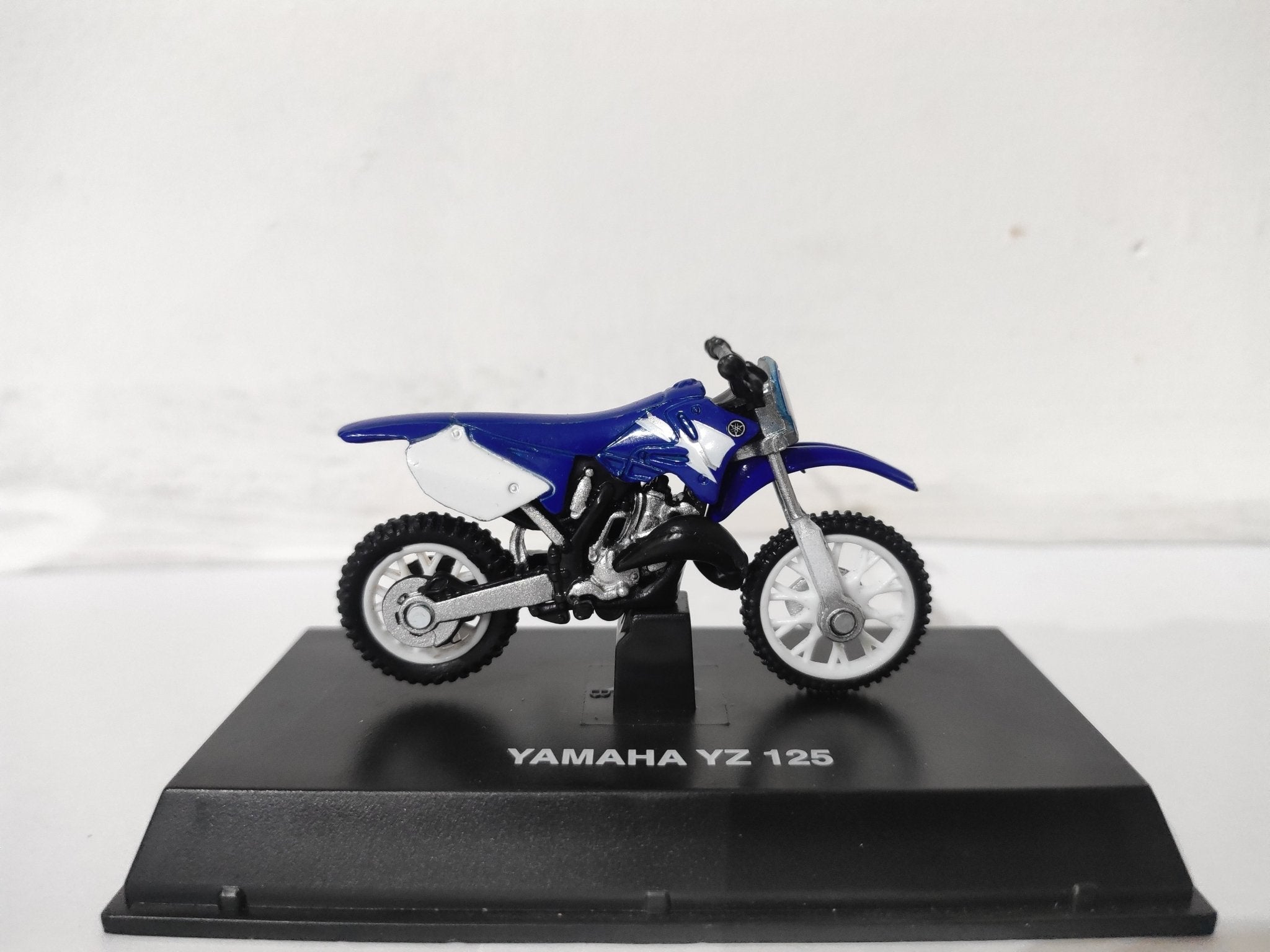New Ray Toys 1:32 Yamaha YZ 125 – Even Strokes